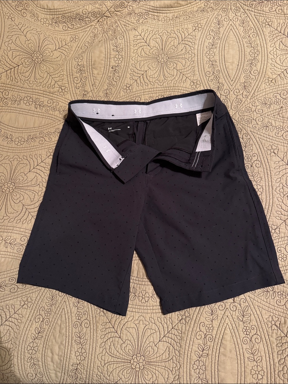 Under Armour Men’s Black Athletic Golf Shorts